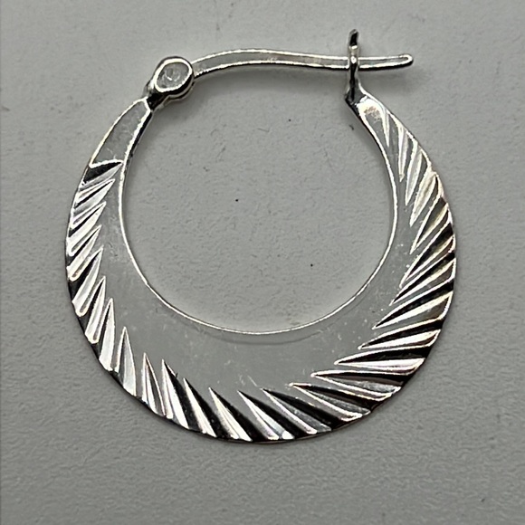 SUNSTONE IMPORTS STERLING SILVER FLAT HOOP EARRINGS - Picture 3 of 5